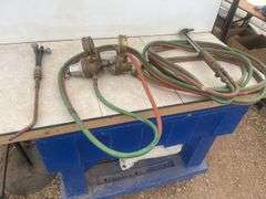 Union Carbide cutting torch comes with 2 gauges setup for Propane - owner says works