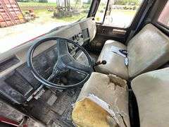 1990 IH 4900 4x2 Diesel Grain Truck