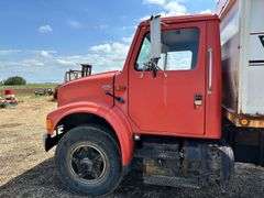 1990 IH 4900 4x2 Diesel Grain Truck