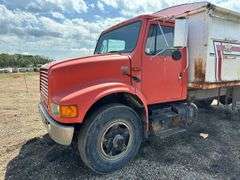 1990 IH 4900 4x2 Diesel Grain Truck