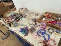 Large quantity of assorted jewelry
