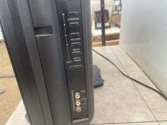 Toshiba 32" with remote has DVD built in - owners says works fine