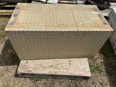 Checkerplate truck tool box 18”x18”x36”