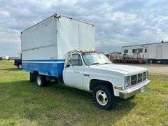 1987 GMC C/R 3500 Box Truck