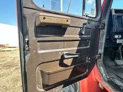1990 IH 4900 4x2 Diesel Grain Truck