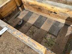 Raised garden bed