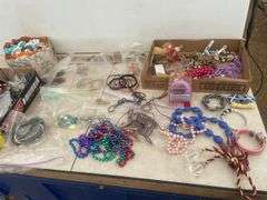 Large quantity of assorted jewelry