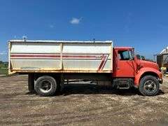 1990 IH 4900 4x2 Diesel Grain Truck