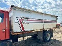 1990 IH 4900 4x2 Diesel Grain Truck