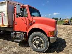 1990 IH 4900 4x2 Diesel Grain Truck