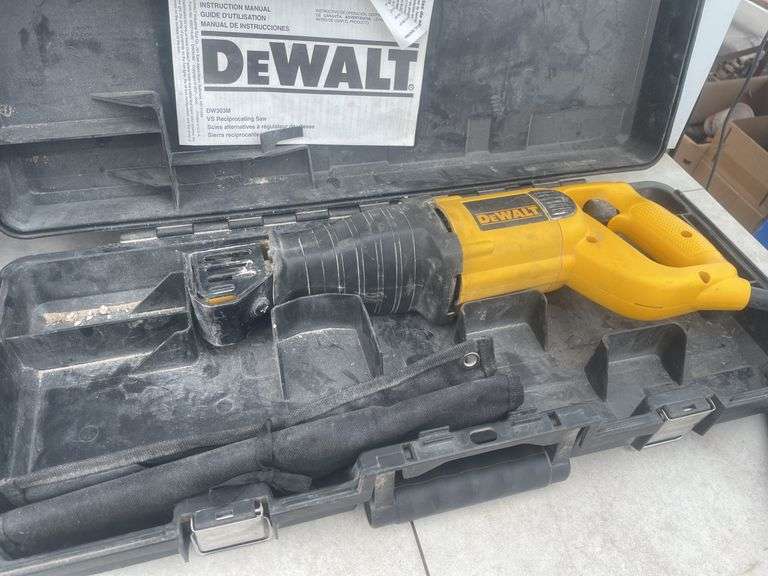DeWalt recip saw -working - and a tool box with misc tools