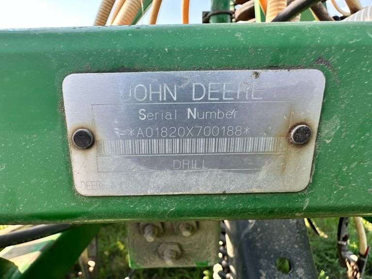 2002 John Deere 1820 40 Air Seeder & 1910 Air Tank