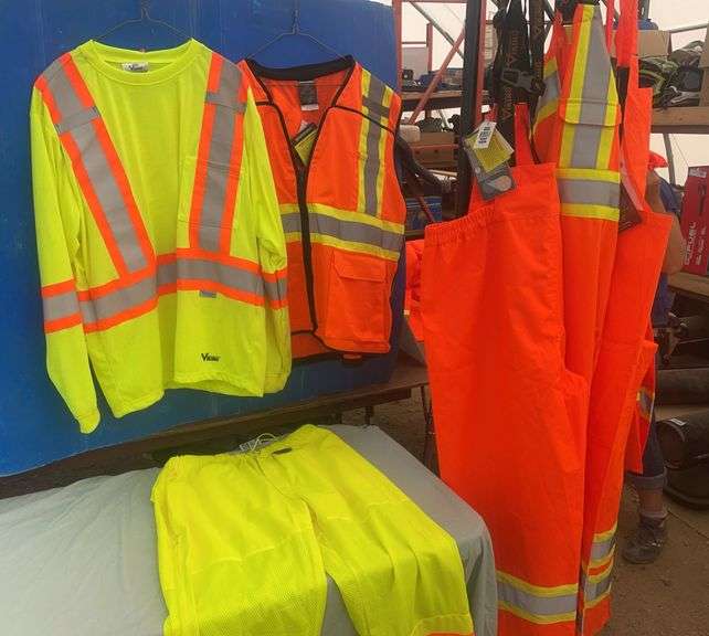 Quantity of 2XL safety wear - including overalls, vests, etc.