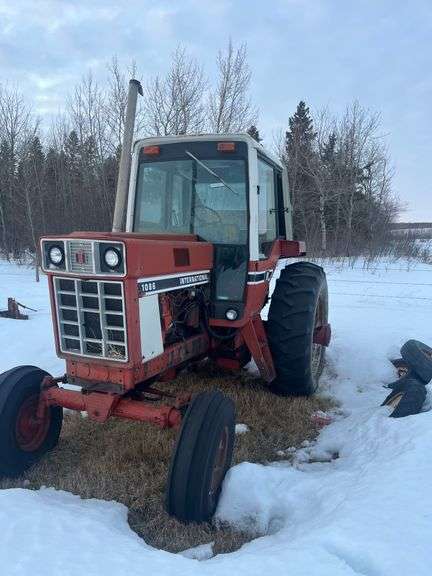 OFFSITE TISDALE: 1977 IHC 1086 tractor
