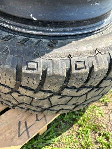 4 tires/rims 33x12.50R20LT came off 2014 GMC
