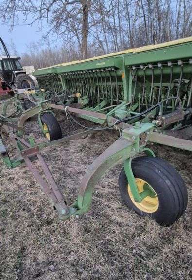 OFFSITE NAICAM: 1995 John Deere Hoe Drill with Grass Box