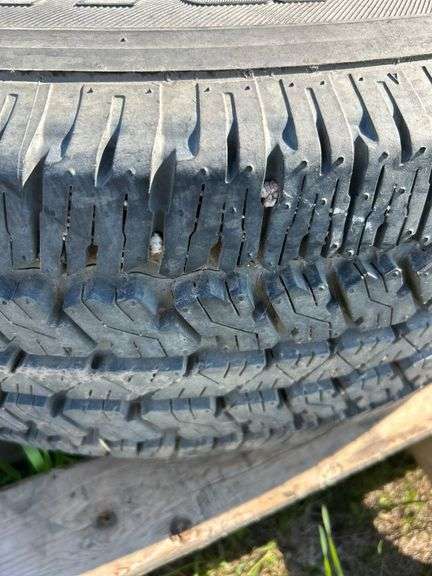 Bridgestone tire/rim P265/70R17