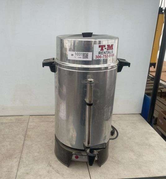 Coffee urn 100 cup - powers on