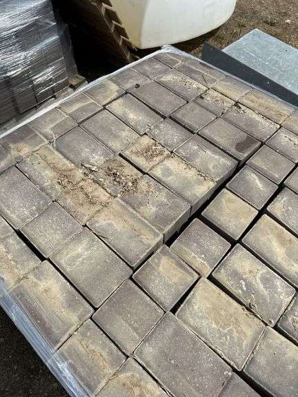 Large qty of landscaping brick
