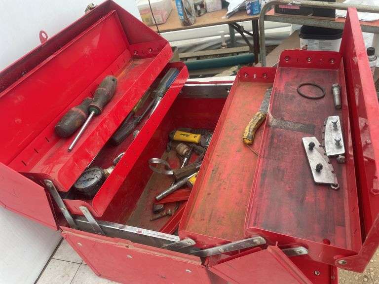 Torin toolbox measures 18"L x 13"H