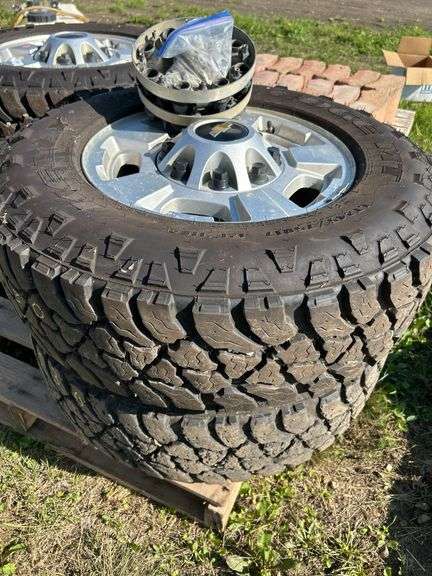 4 GM tires/rims LT245/75R17 off GM 2015
