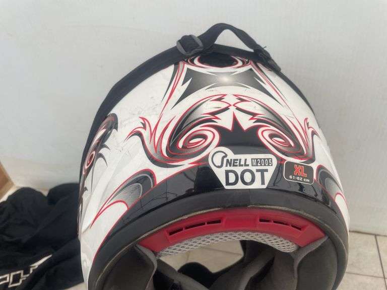 THH Helmet - size XL comes with goggles