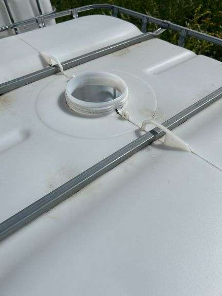 1000L chemical tote had food grade glycol in it NO LID