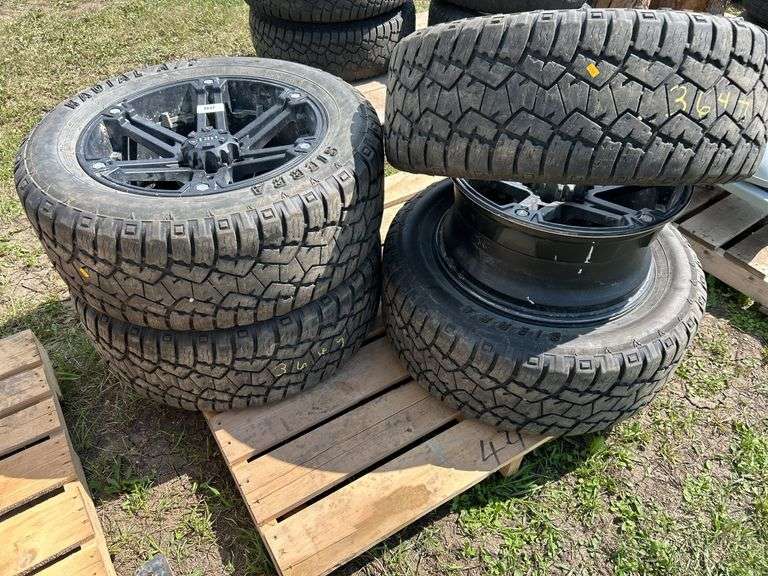 4 tires/rims 33x12.50R20LT came off 2014 GMC