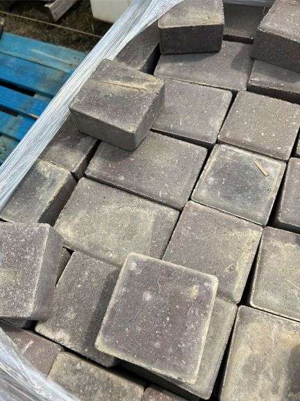 Large qty of landscaping brick