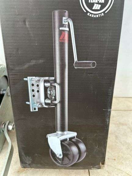Unused Dual wheel trailer jack & trailer crank winch