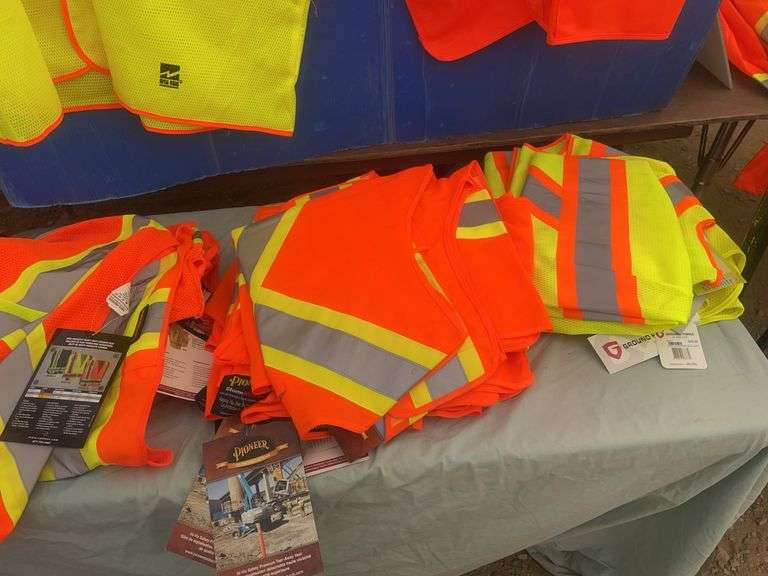 18 -Various styles of hi-viz safety vests - Size 4XL