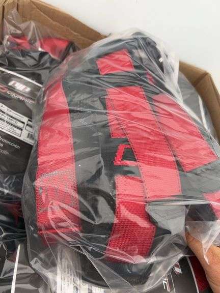 8 of Universal 2pt harness XL, 8 of shock absorbing lanyards 6ft
