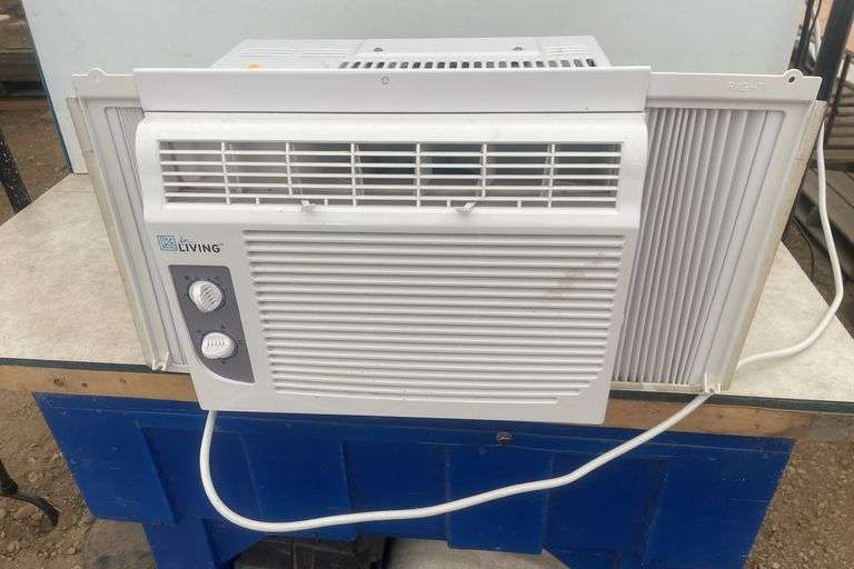 5000BTU window air conditoner  - runs but condition unknown