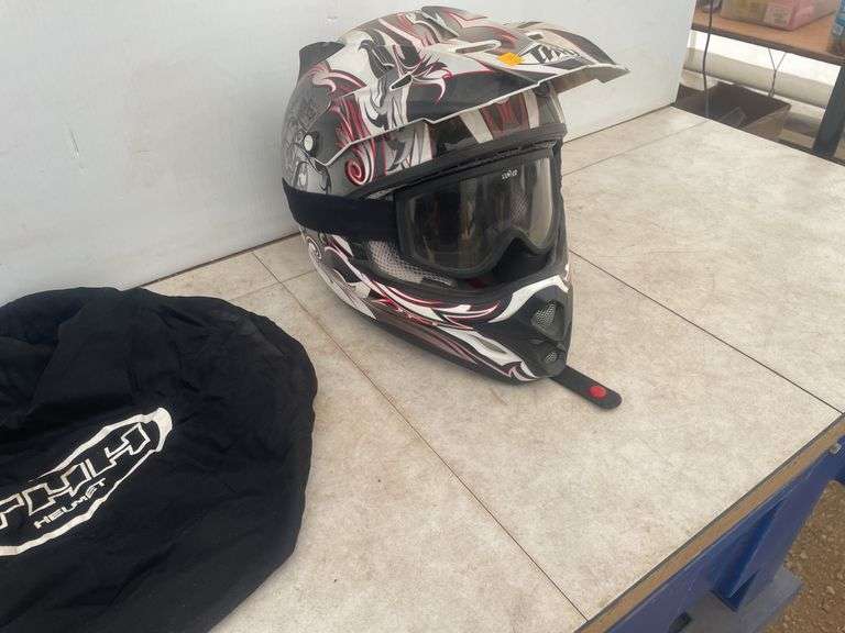 THH Helmet - size XL comes with goggles
