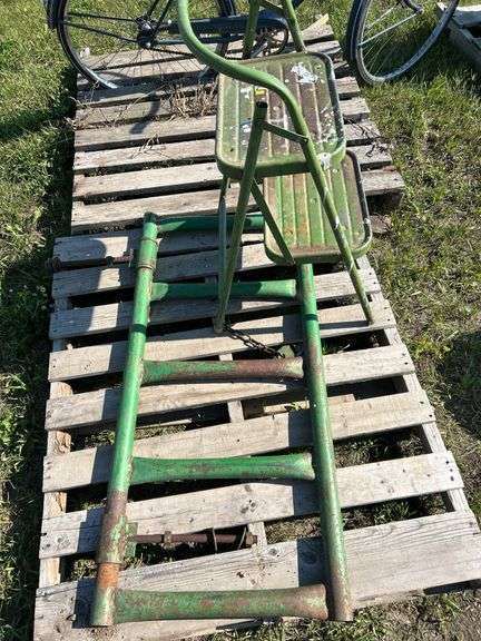 Stepstool, gate 22”W x 46”T