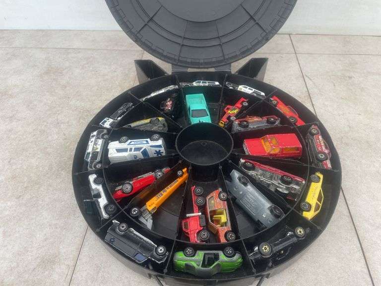 Quantity of 164 scale diecast toys various makes in case.