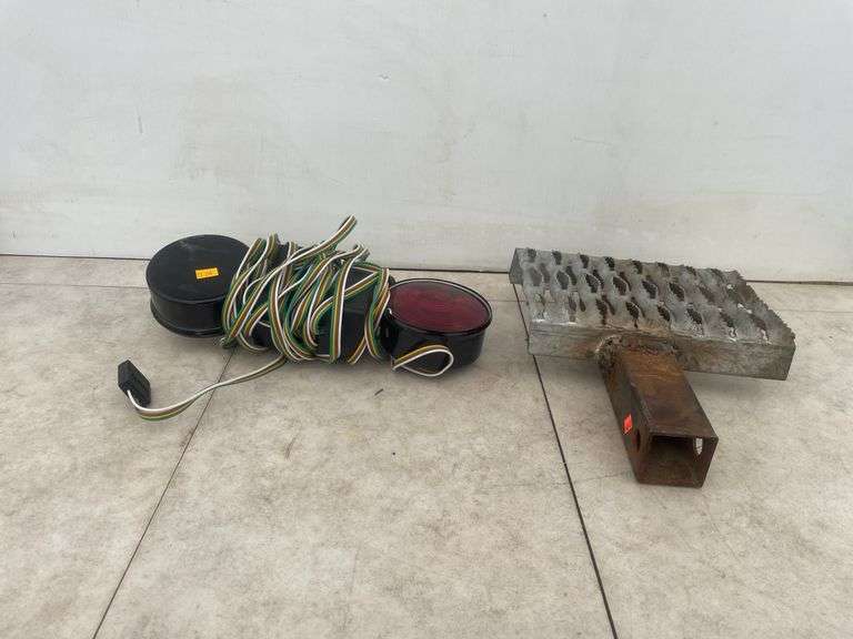 Set a trailer towing tail lights, receiver hitch step