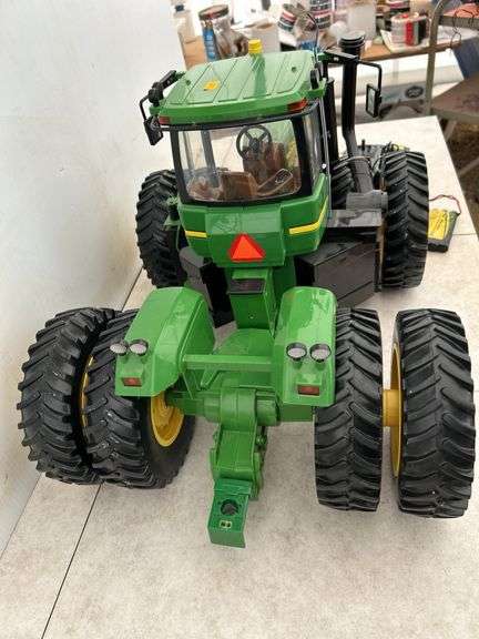 John Deere 9620 9.6v Remote controlled toy tractor