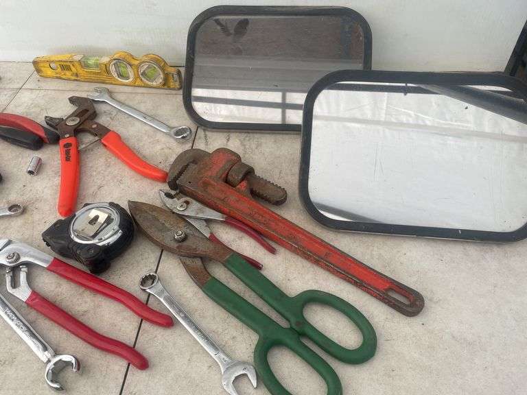 Quantity of misc tools and 2 truck side mirrors 10"x7"
