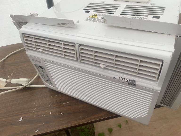 Noma 8000BTU window air conditioner with remote - condition unknown as compressor won't cut in