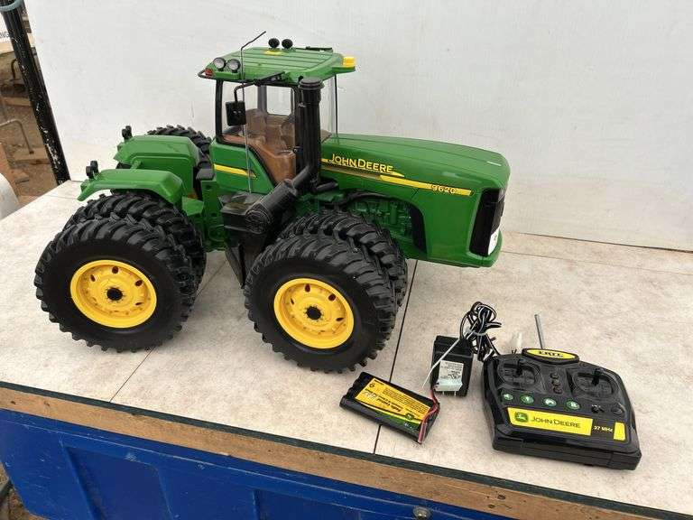 John Deere 9620 9.6v Remote controlled toy tractor