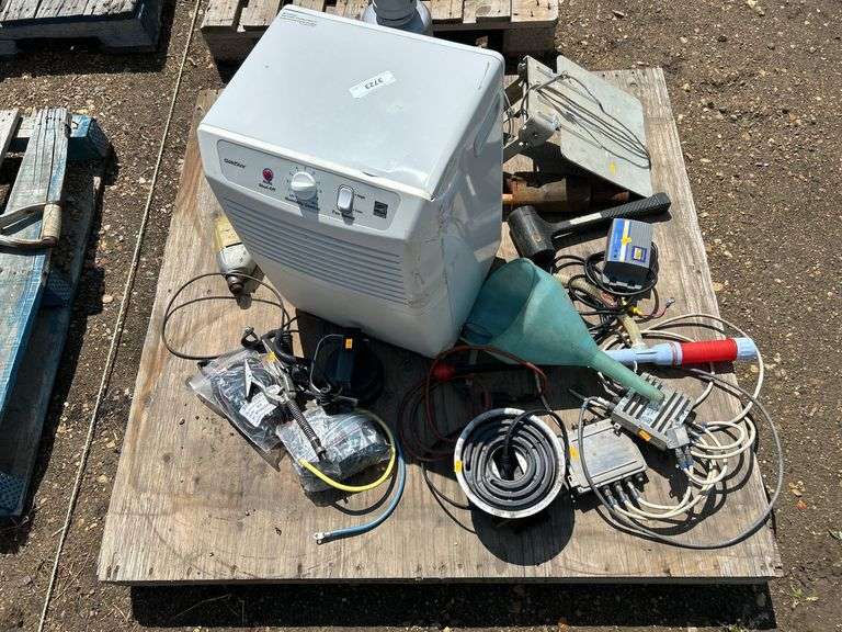 Pallet of misc - funnel, elec drill, yard light etc