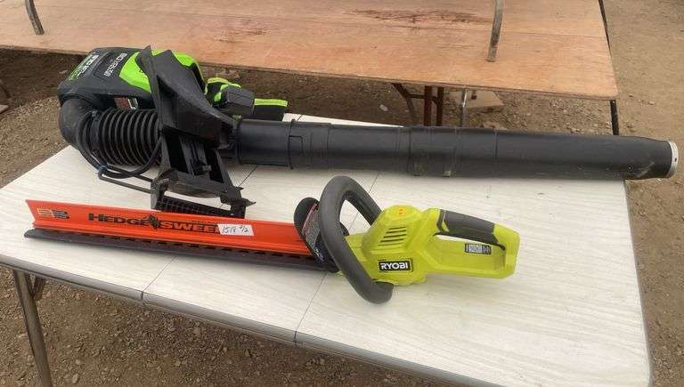 Large leaf blower and hedge trimmer - cordless - NO BATTERIES