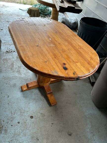 OFFSITE MELFORT: Oak Table