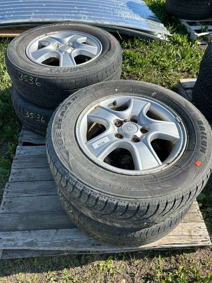 4 KIA tires/rims 225/65R16