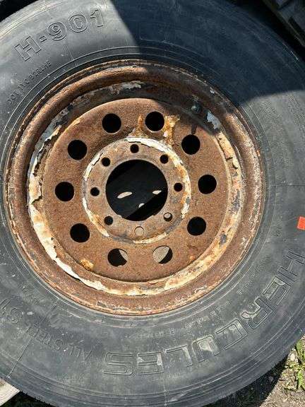 3 tires/rims ST235/85R16