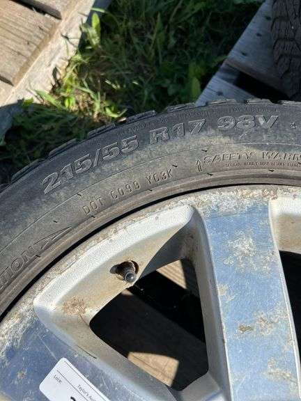 Pair of Nissan tires/rims 215/55R17