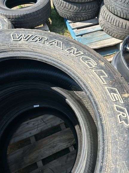 3 tires 275/55R20