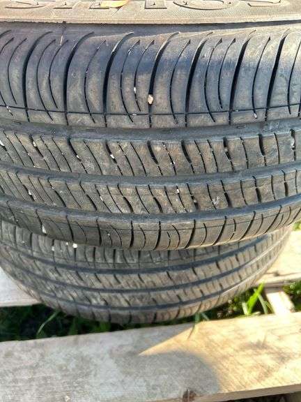 Pair of Kumho 185/55R15 tire