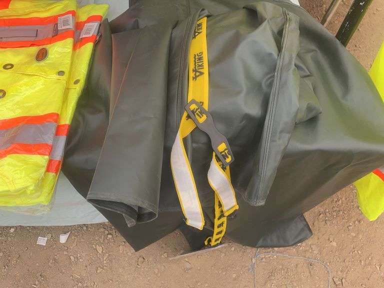 Quantity of 3XL hi-viz and safety wear including oil resistant overalls, light weight bib overalls,